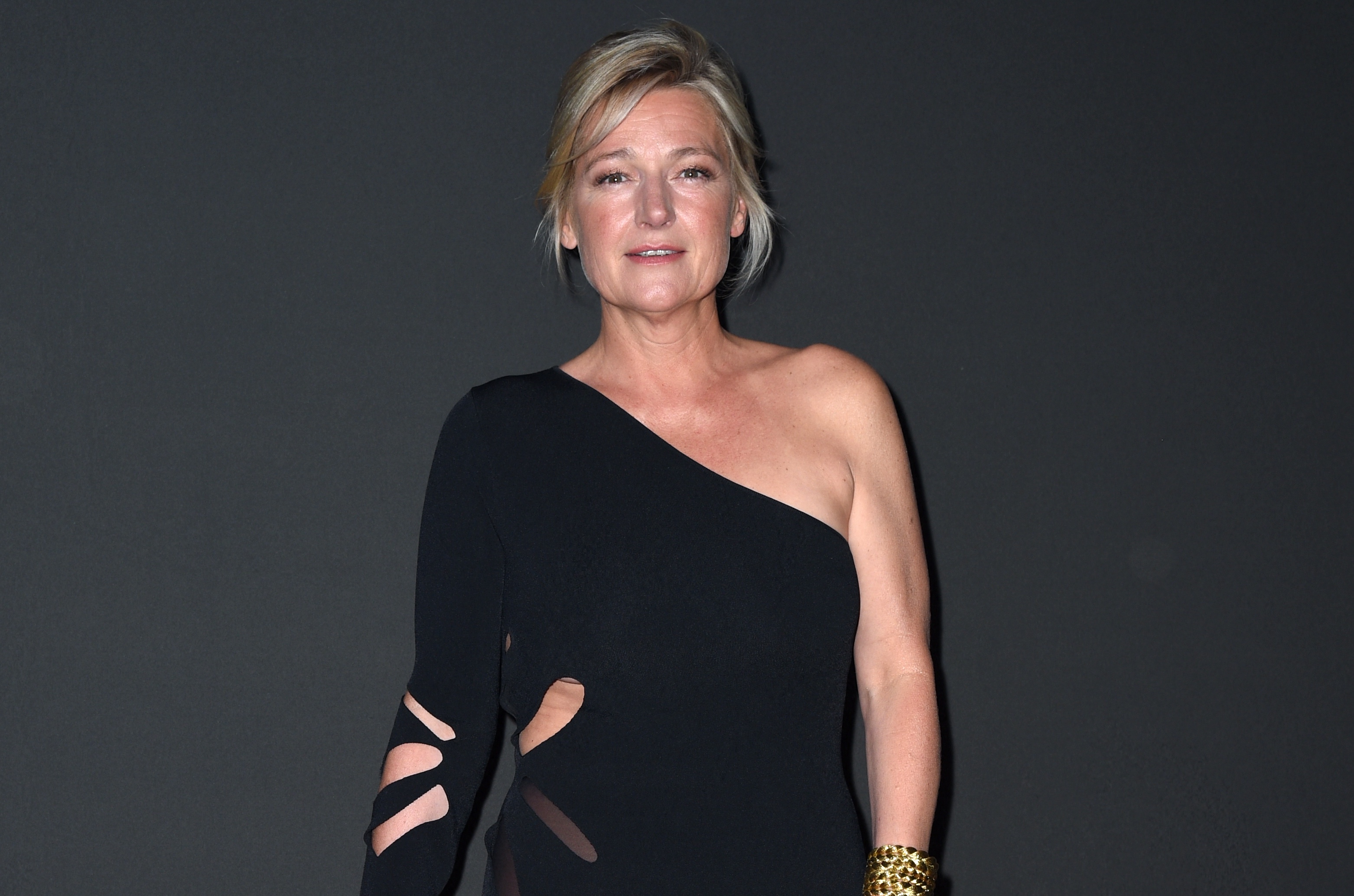 Anne-Elisabeth Lemoine : ce vêtement qu’elle s’autorise à porter à 53 ans :  "Je ne vois pas pourquoi il y aurait une limite d'âge”