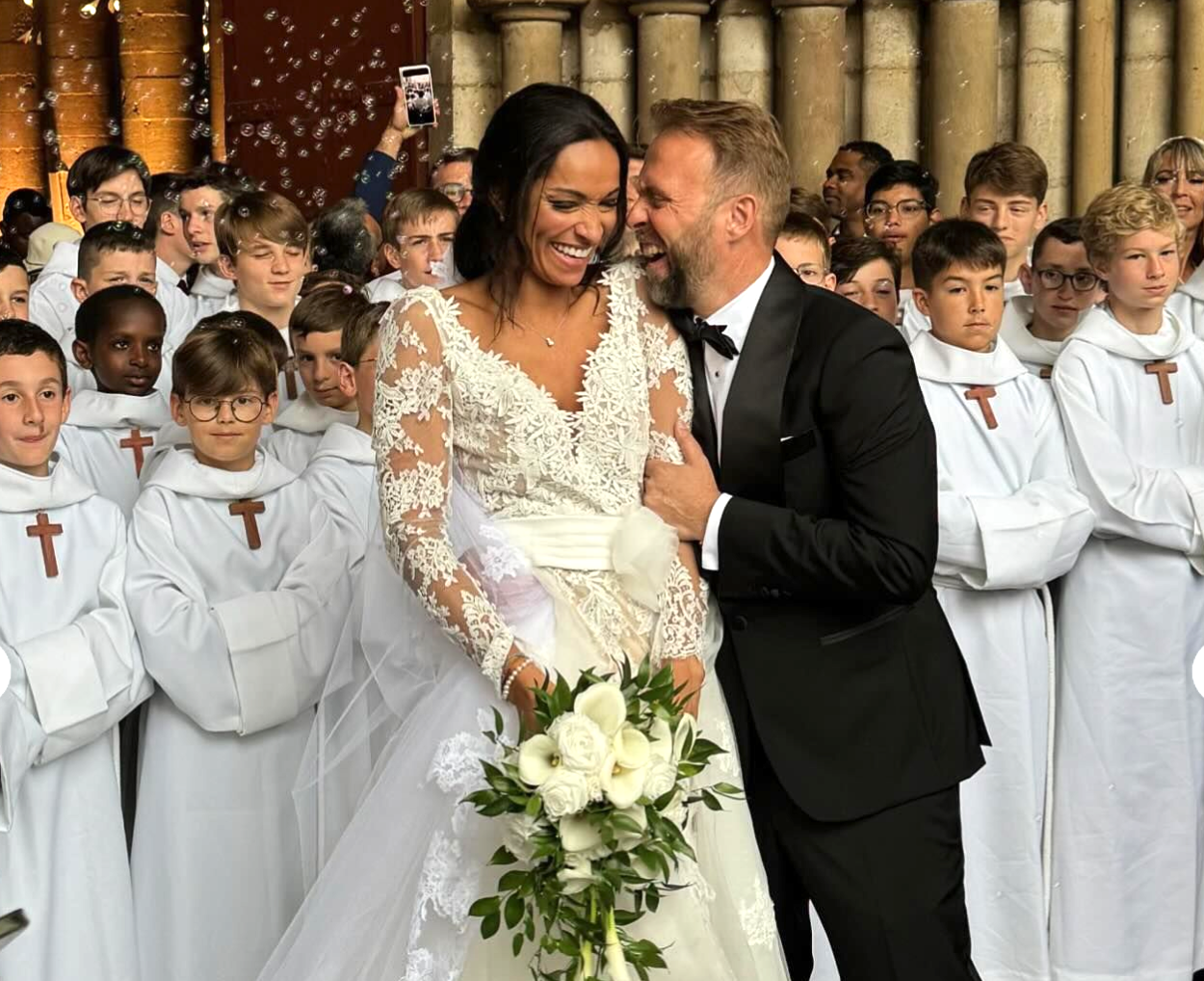 FASHION STORY - Cindy Fabre et sa somptueuse robe de mariée 2 en 1 pour ses noces avec Sylvain