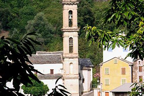 Le clocher de l’église Saint-Sebastien de Verdèse, en Corse.