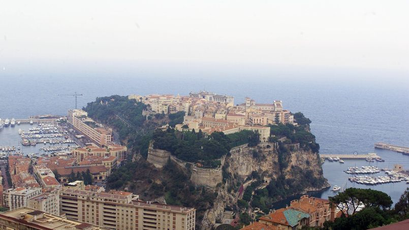 À l’étroit dans ses deux kilomètres carrés abritant presque 30.000 habitants, la principauté de Monaco n’a d’autre choix que de prendre le large.