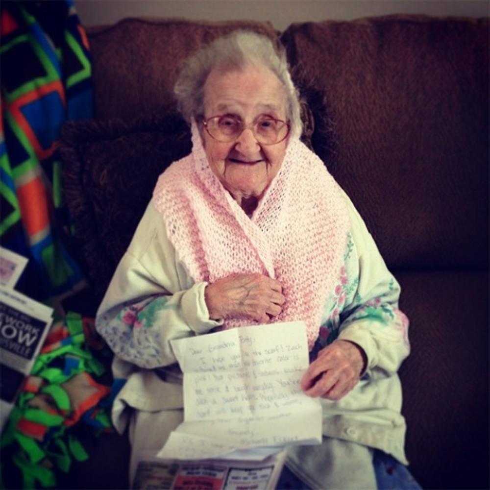 Ба бабушка. Фото бабушки. Старушка 80 лет. Бабушка летом. 80 Летняя бабуля.
