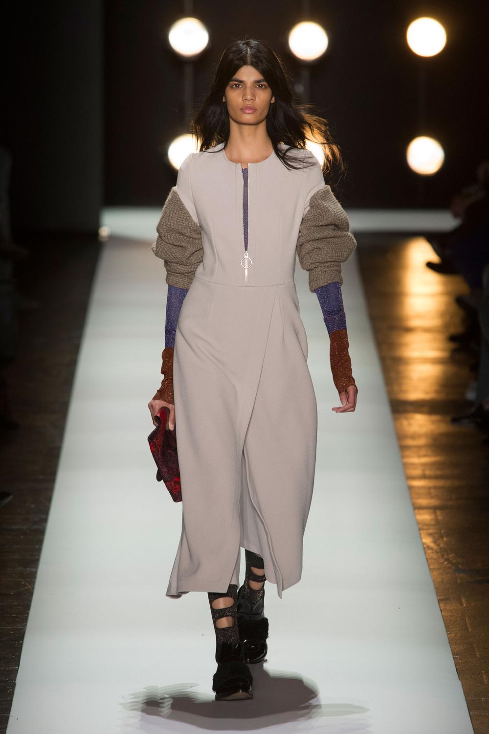 Robe Tunique BCBG Max Azria - Taille L, Modèle Dustyolive, Style Oversize