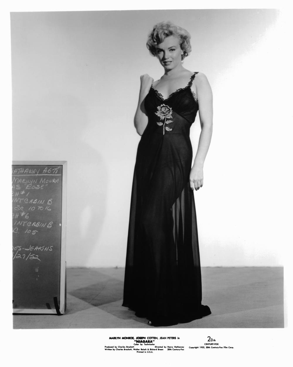 Marilyn Monroe Ses Robes Mythiques Vendues Aux Enchères