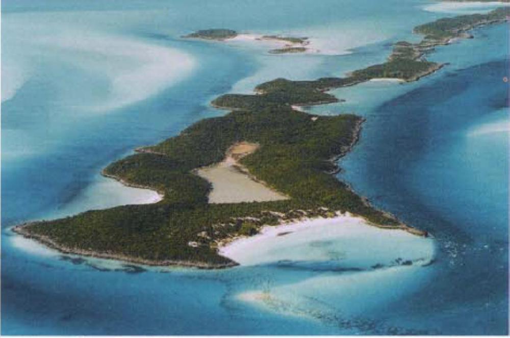 Little halls. Остров Джонни Деппа на Багамах. Остров Литтл Холлс Понд Кей. Личный остров Джонни Деппа. Остров little Hall’s Pond cay в багамском архипелаге.