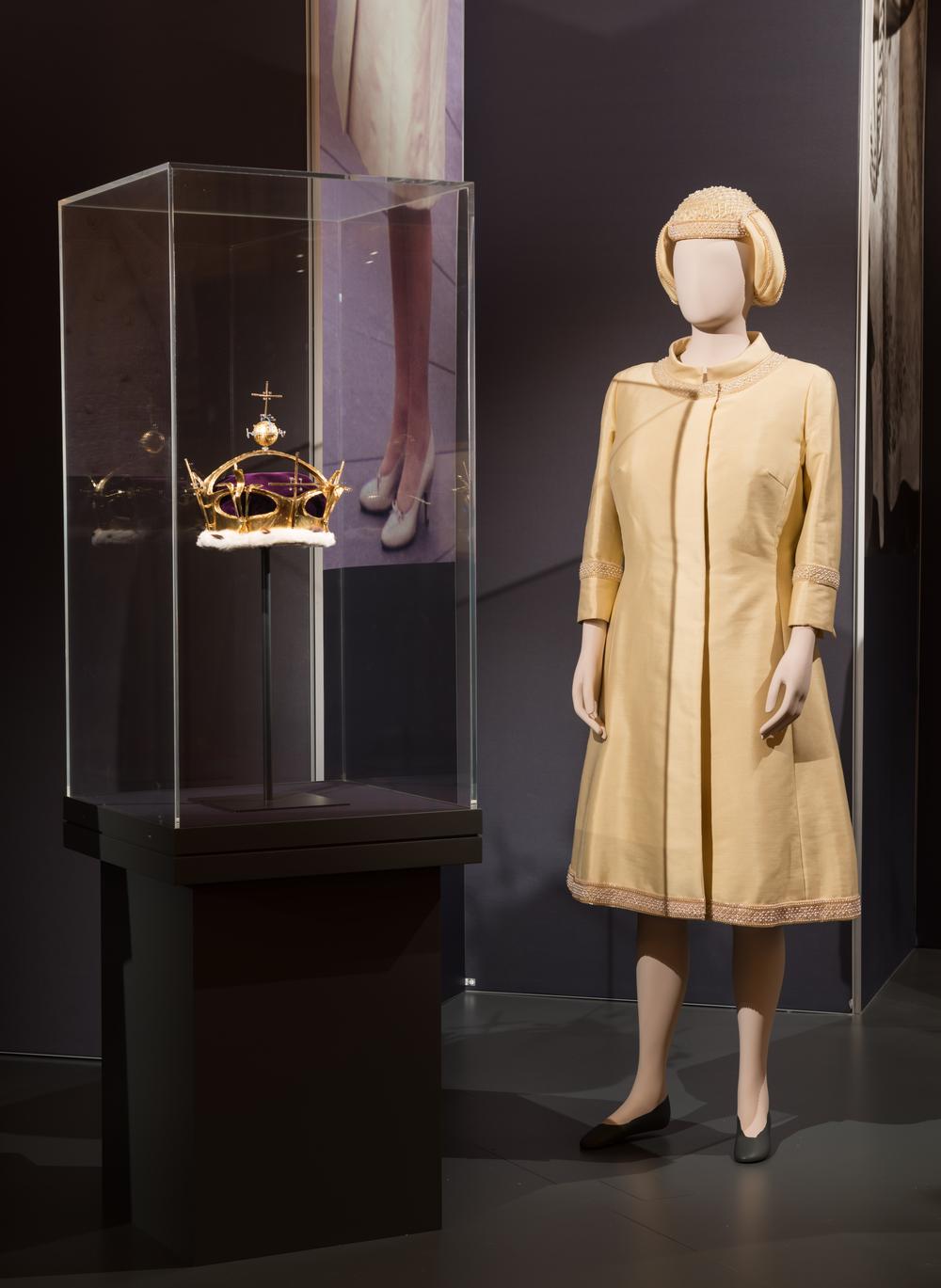 Elizabeth II dévoile ses plus belles robes au public