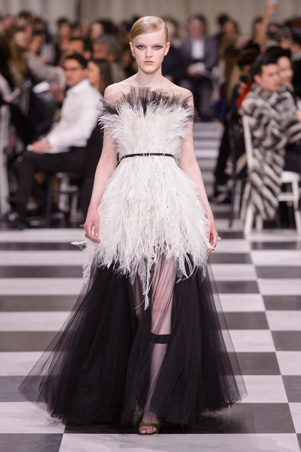 La Rêverie Surréaliste Du Défilé Dior Haute Couture