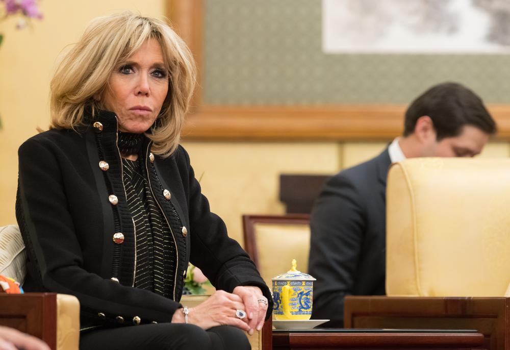 Carré signature, frange aléatoire, blond changeant... La coiffure de ...