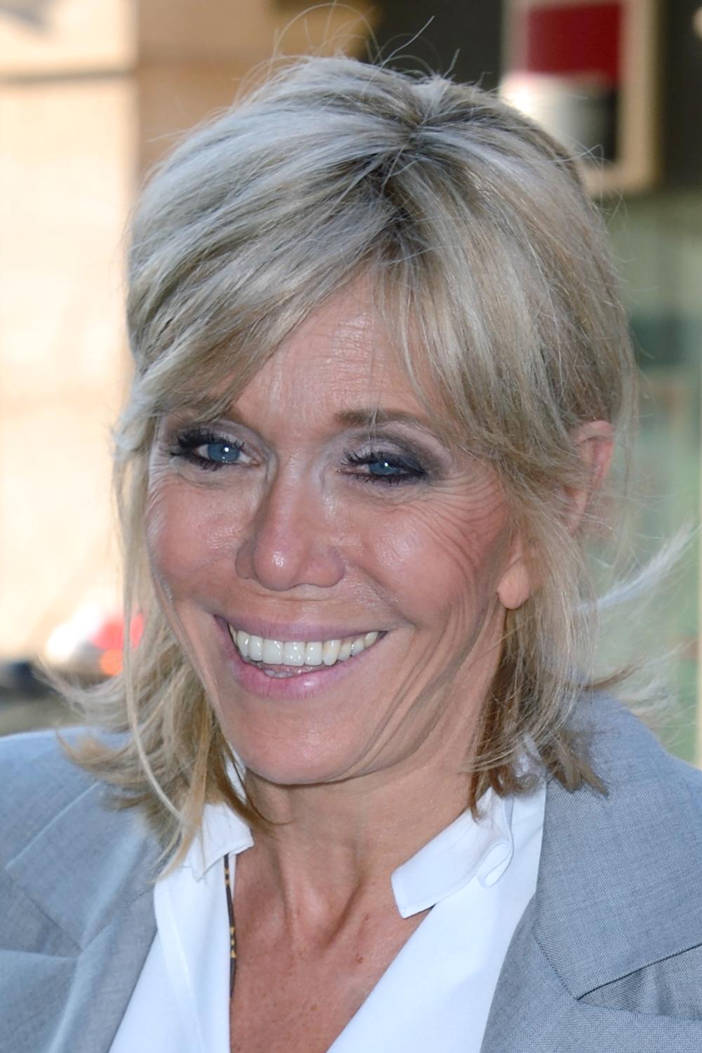 Carré signature, frange aléatoire, blond changeant... La coiffure de ...