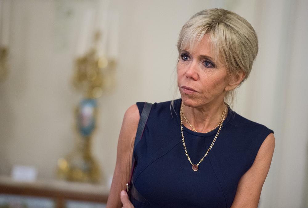 Carré signature, frange aléatoire, blond changeant... La coiffure de ...