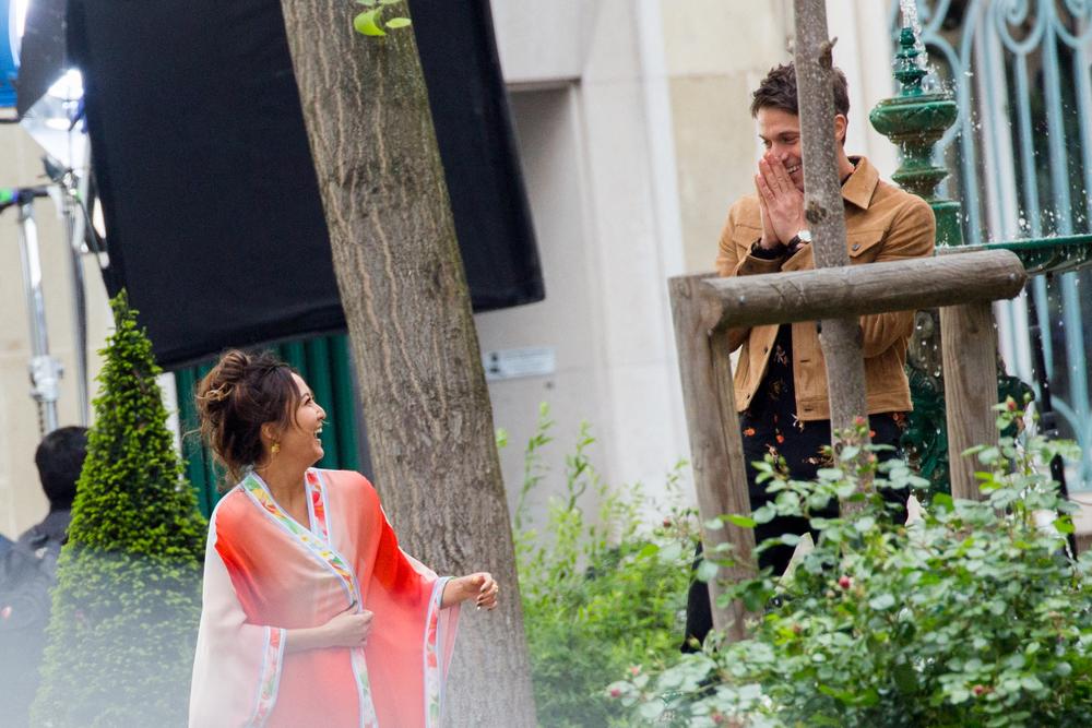 En photos, dans les coulisses du tournage de la saison 2 d'"Emily in Paris"