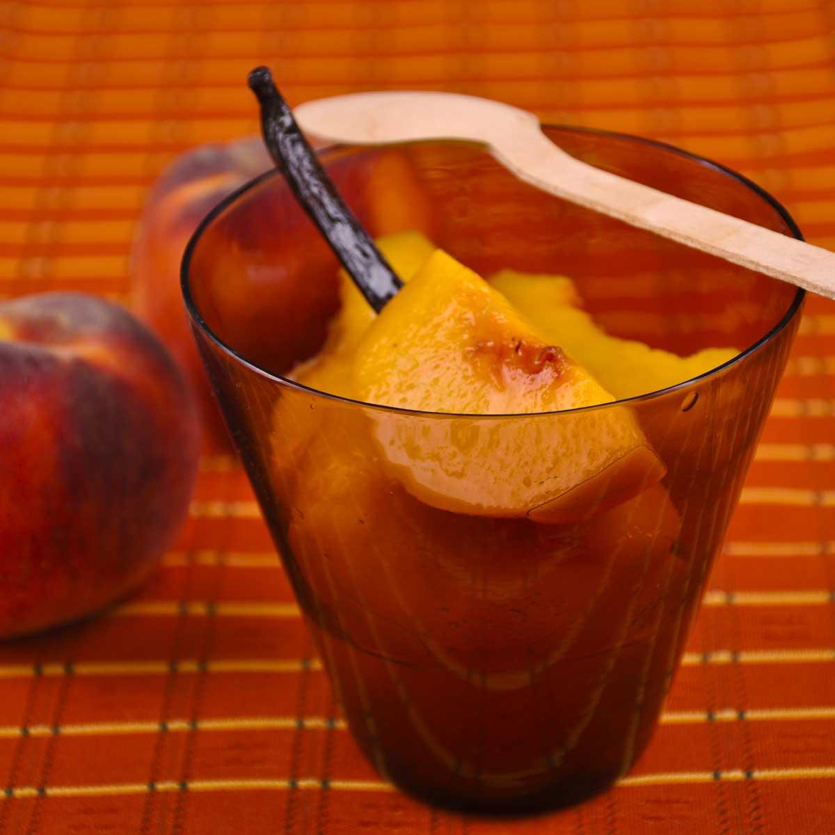 Recette compote de pêches Cuisine / Madame Figaro