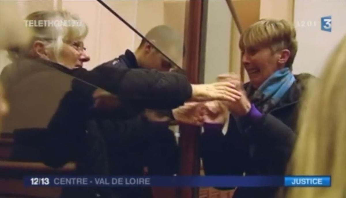Une Fille Tue Son Cousin En Live Twitter 60.000 signatures pour sauver Jacqueline Sauvage, battue et violée par