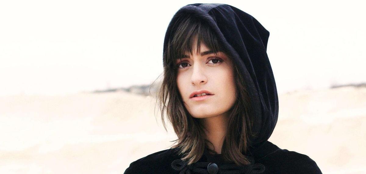 Qui Sont Les Parents De Clara Luciani Clara Luciani : "Enfant, j'étais la petite fille mise sur le côté