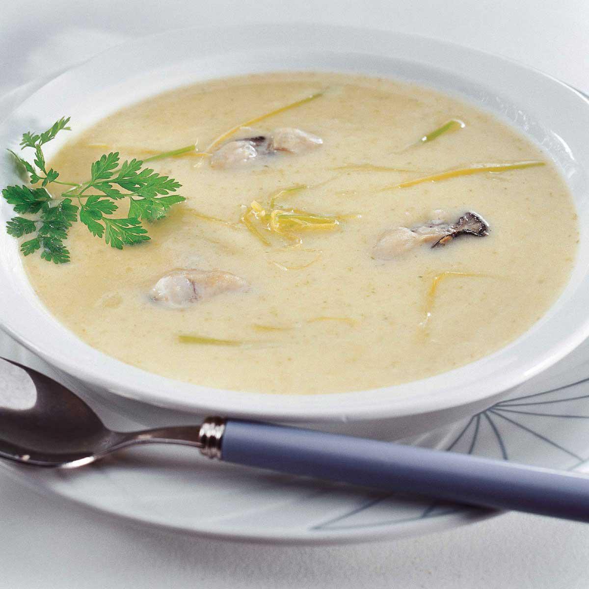 Recette bouillon crémeux aux huîtres Cuisine / Madame Figaro