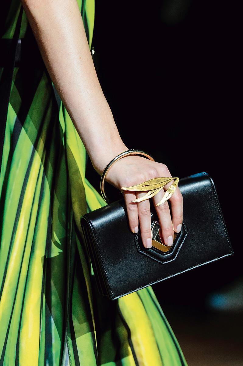 bague plusieurs doigts