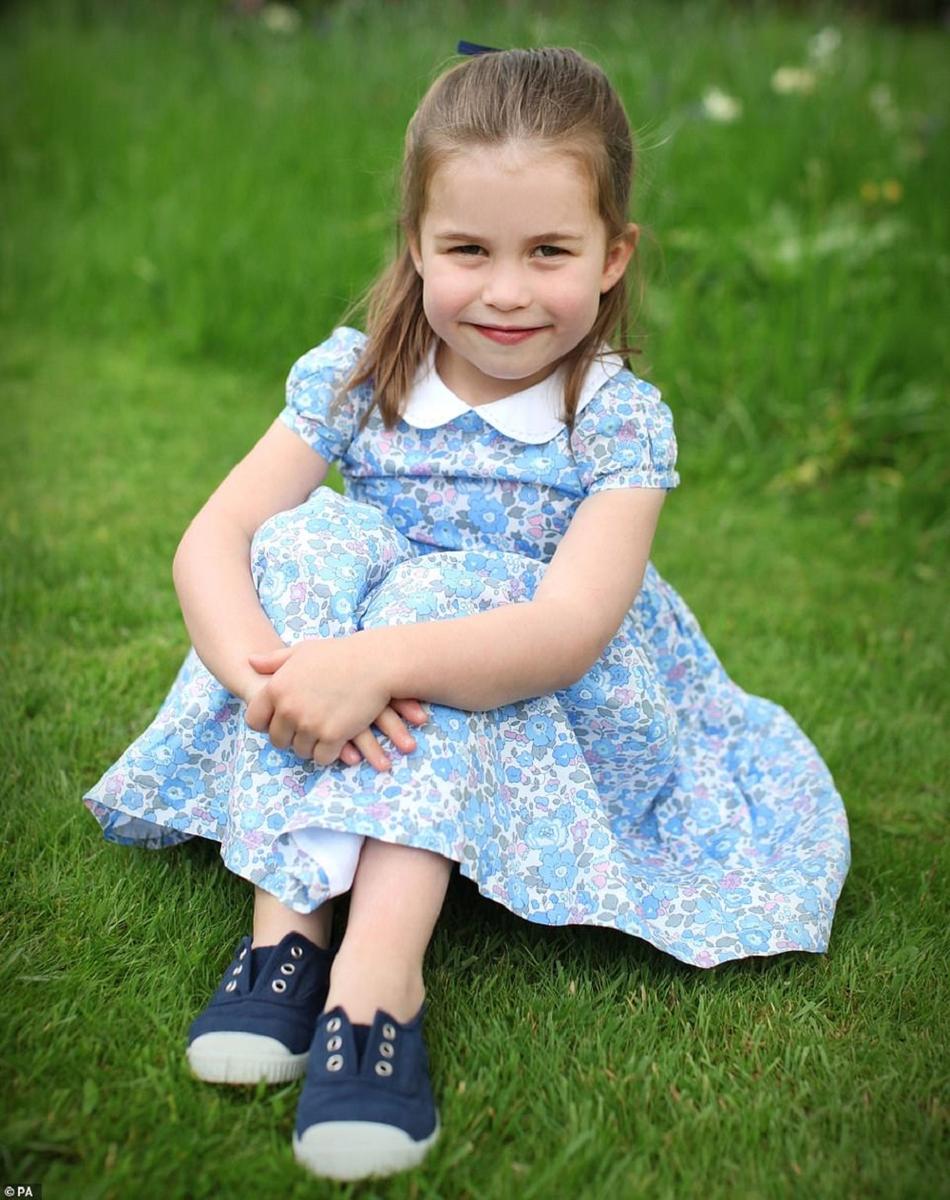 des-photos-de-la-princesse-charlotte-d-voil-es-pour-ses-4-ans-madame