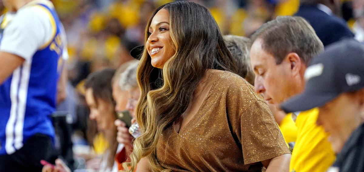 Beyoncé montre sa chevelure naturelle sur Instagram, saluée par sa mère
