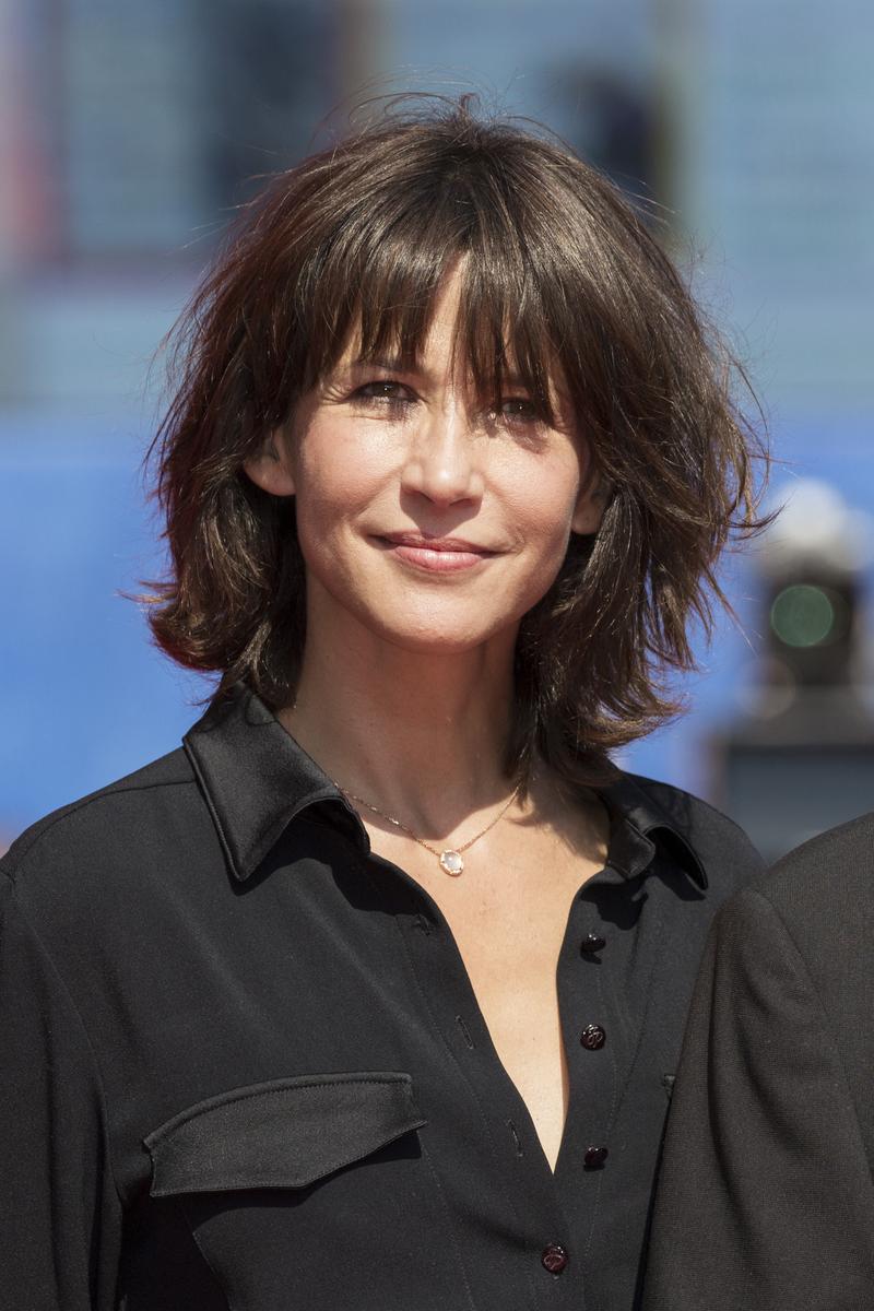 Le Carre De Sophie Marceau La Frange De Monica Bellucci Les Idees De Coupes Qui Font Gagner Quelques Annees Madame Figaro