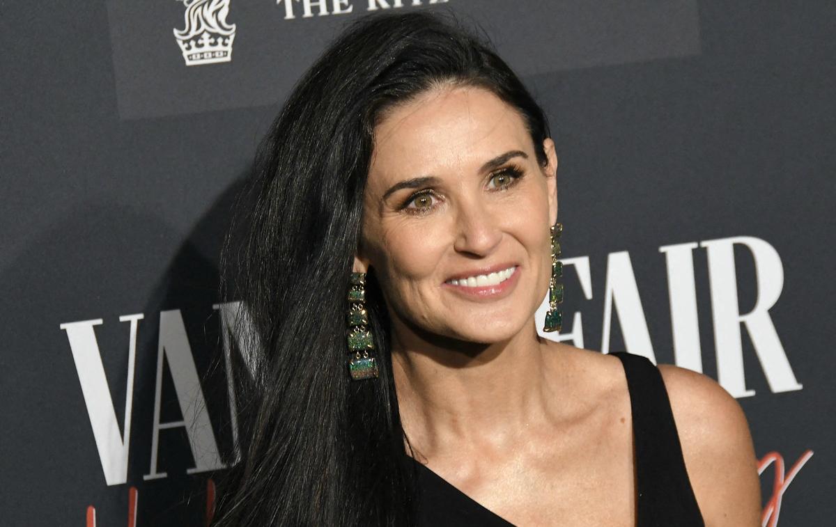 Demi Moore gives in to the call of the platinum blonde - The Limited Times