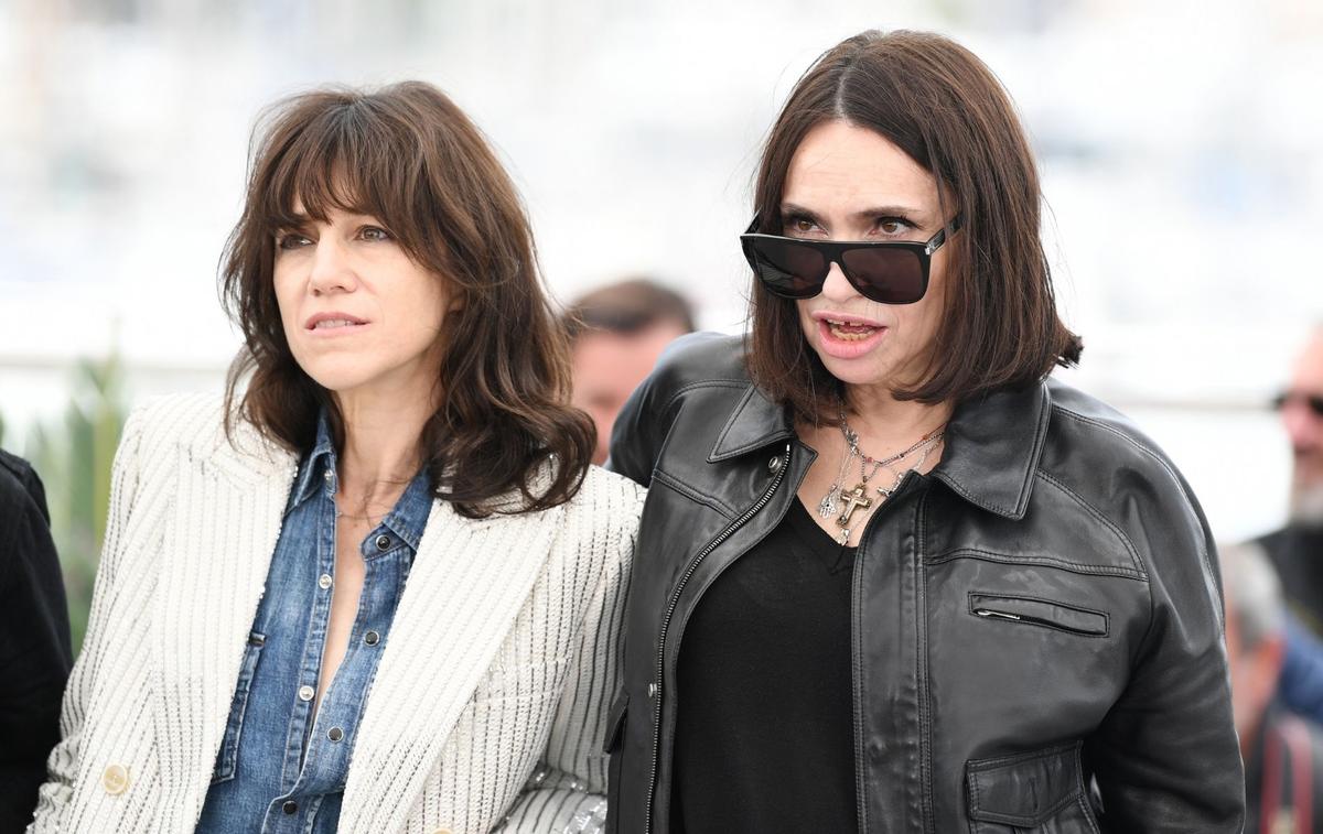 In Lux Aeterna The Tea Towel Burns Between Beatrice Dalle And Charlotte Gainsbourg The Limited Times