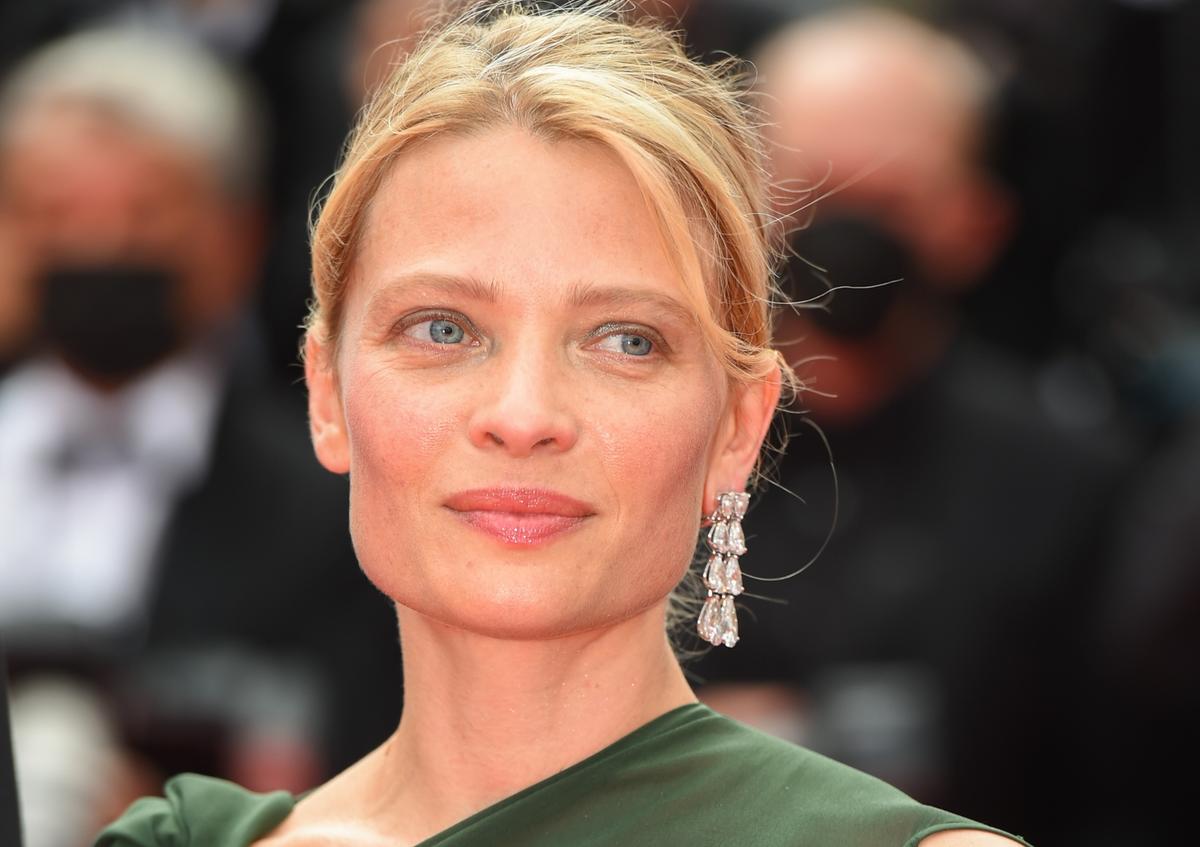 Mélanie Thierry dares the transparent dress on the Cannes red carpet