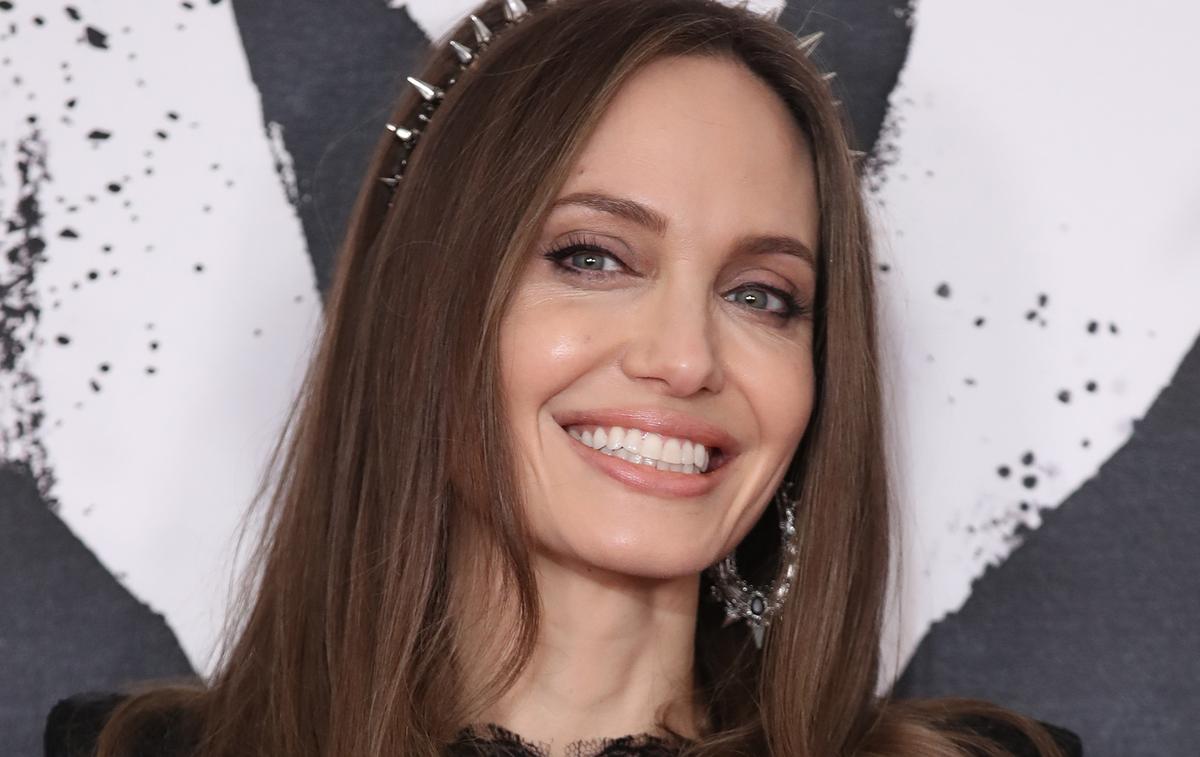 In Pictures Angelina Jolie Pushes Salma Hayek S Head Into Her Birthday Cake The Limited Times