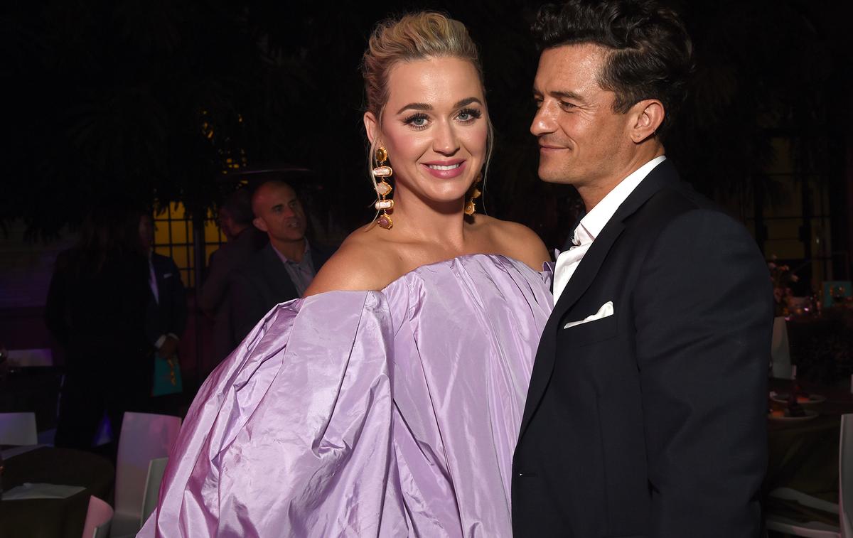 In video: this graceful moment when Orlando Bloom loosens Katy Perry’s dress so that she can sing