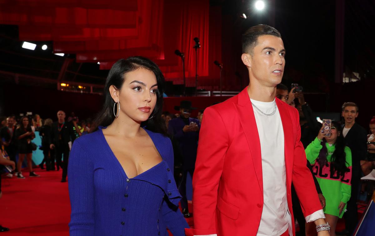 "J'allais au travail en bus et je rentrais en Bugatti" : la compagne de Cristiano Ronaldo se raconte dans le doc "Moi, Georgina"