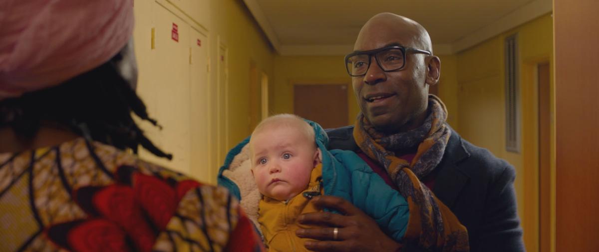 Il A Déjà Tes Yeux 2 Netflix "Il a déjà tes yeux", une comédie qui s'amuse des clichés sur l