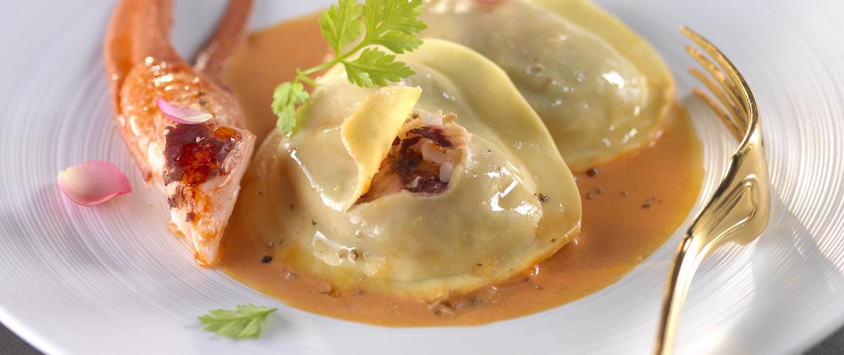 Recette bisque aux ravioles de homard Cuisine / Madame Figaro