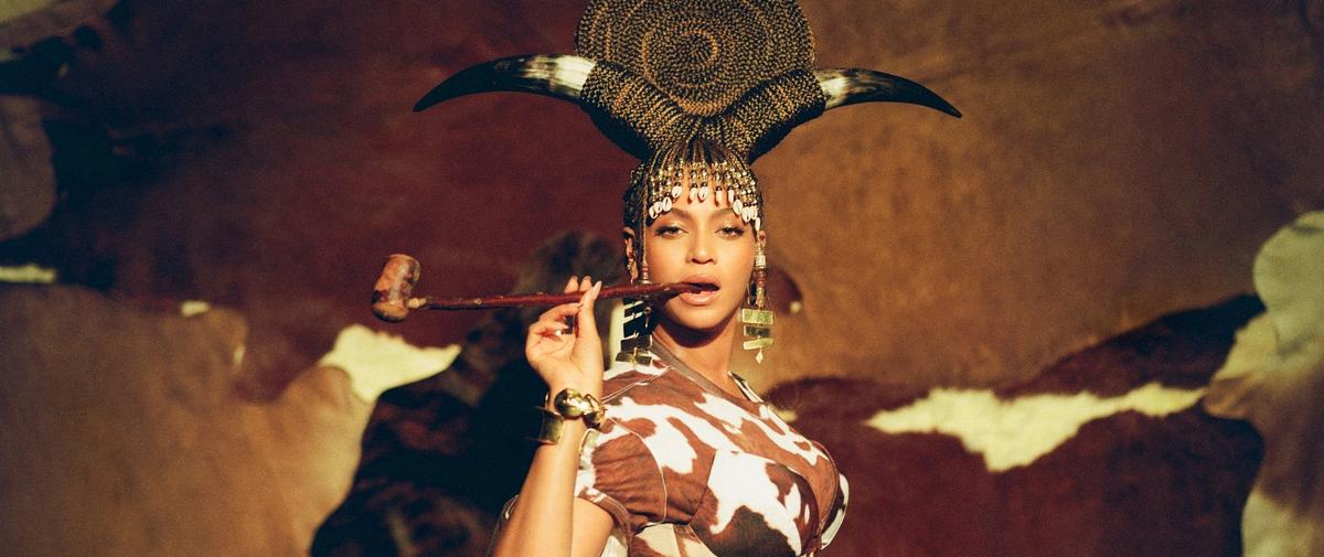 Beyoncé en Isis, divinité égyptienne Beyoncé en Isis, divinité égyptienne