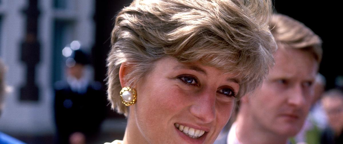 Diana et sa coupe courte Diana et sa coupe courte