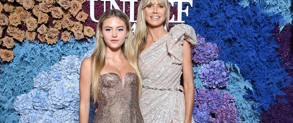 Heidi Klum Et Sa Fille Leni 17 Ans Apparaissent Sur Tapis Rouge Dans Des Robes Assorties 