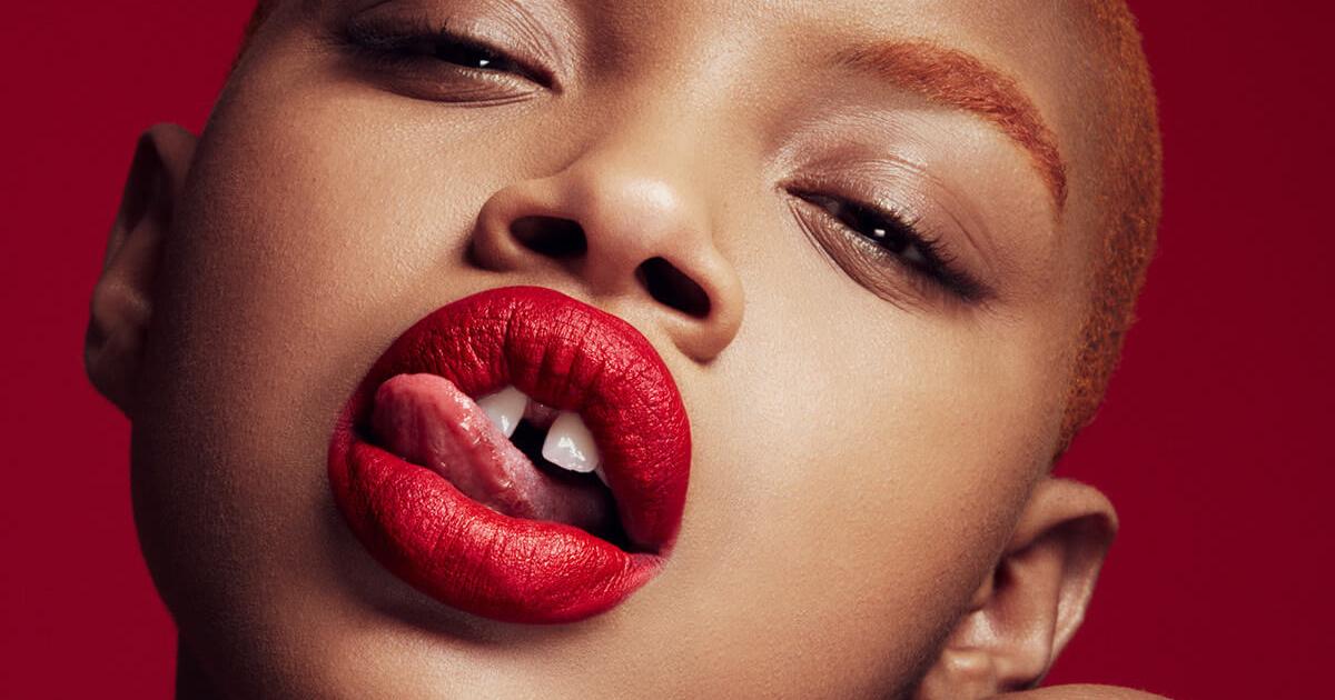 [Jeu] Suite d'images !  - Page 21 Le-top-slick-woods-prend-la-pause-pour-fenty-beauty-la-marque-de-rihanna