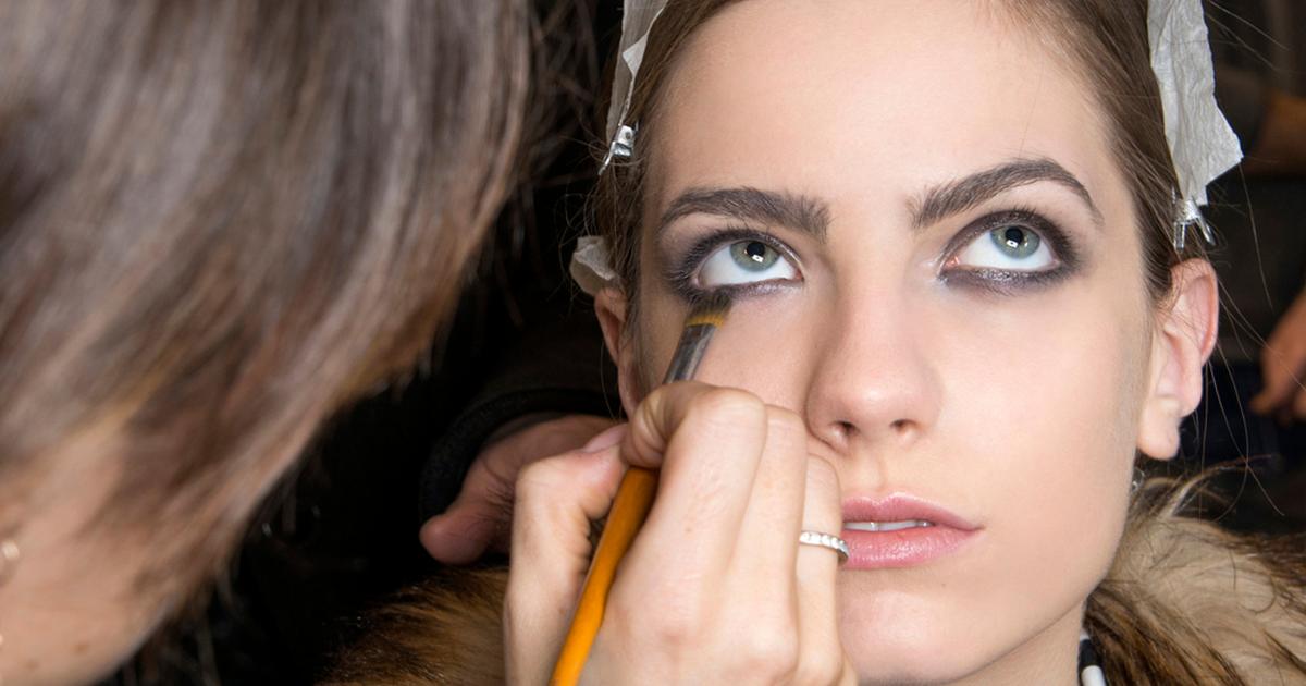 Comment réaliser un smoky eyes inversé