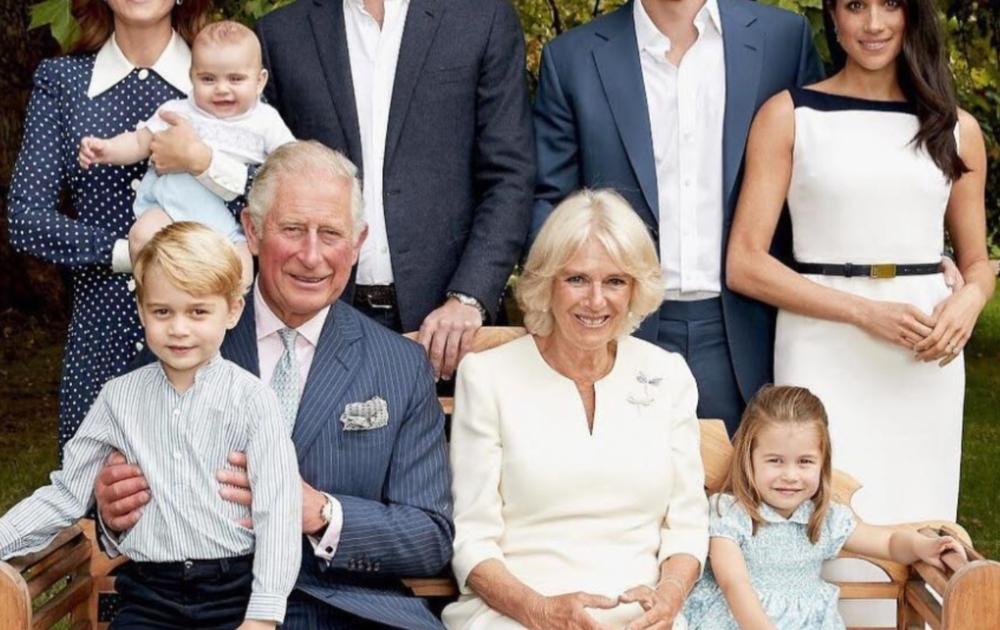 La Famille Royale Pose Pour Les 70 Ans Du Prince Charles