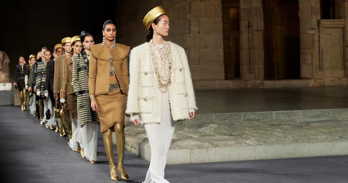 Le défilé de la collection Chanel Métiers d'Art 2019 de Karl Lagerfeld  invite l'Égypte à New York