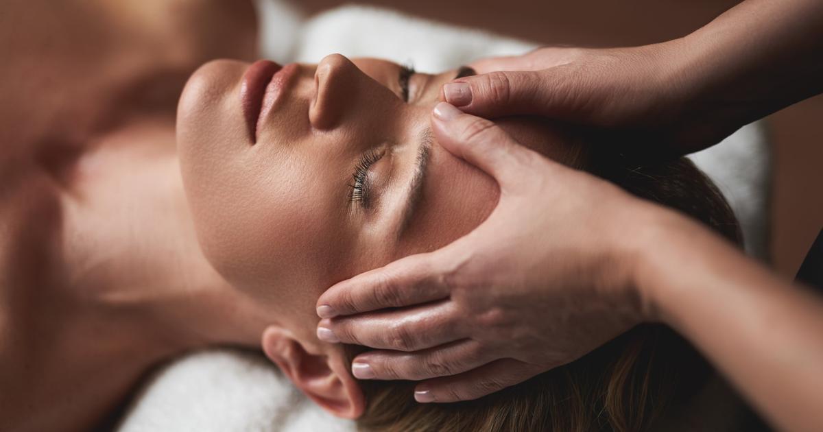 therapist applying pressure scalp seated