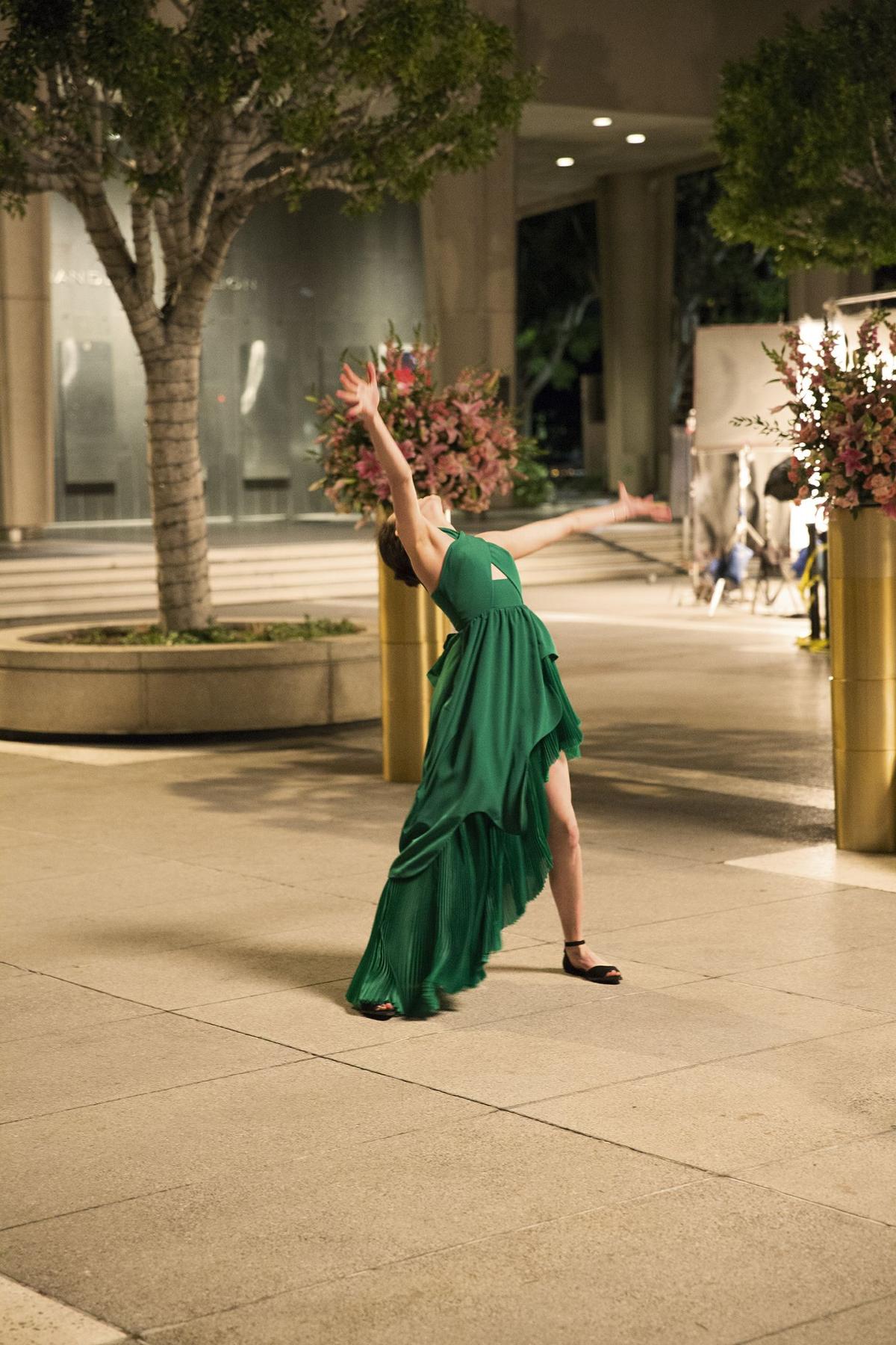 kenzo green dress Green Dress Robe Verte Pub Kenzo Margaret Qualley Robe Verte Kenzo Marc  Jacobs, La Mode Et