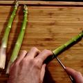 Astuce cuisine : découper et cuire les asperges