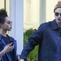 Vus ! Robert Pattinson et sa nouvelle petite amie (presque) incognito à Paris