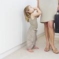 Élever son enfant ou reprendre le travail : le dilemme des jeunes mamans