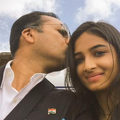Des milliers de pères indiens se prennent en photo avec leur fille pour dire leur fierté