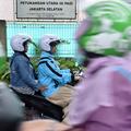 En Indonésie, les motos-taxis pour femmes voilées ont le vent en poupe