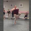 Une jeune danseuse lutte contre les préjugés liés au poids