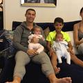 La photo anormalement "normcore" de Cristiano Ronaldo avec sa famille