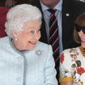 Elizabeth II, inattendue reine du front row à la Fashion Week de Londres
