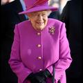 La reine Elizabeth II porte le même sac à main depuis cinquante ans
