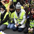 "Gilets jaunes" : des centaines de femmes manifestent à Paris et dans le calme