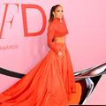 Jennifer Lopez récompensée pour son style aux CFDA Fashion Awards : même Google peut lui dire merci